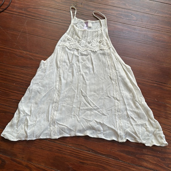 Beautiful Tank - Picture 1 of 7